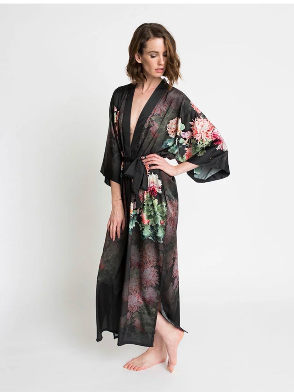 Kim & Ono CORAL CHRYSANTHEMUM LONG KIMONO ROBE